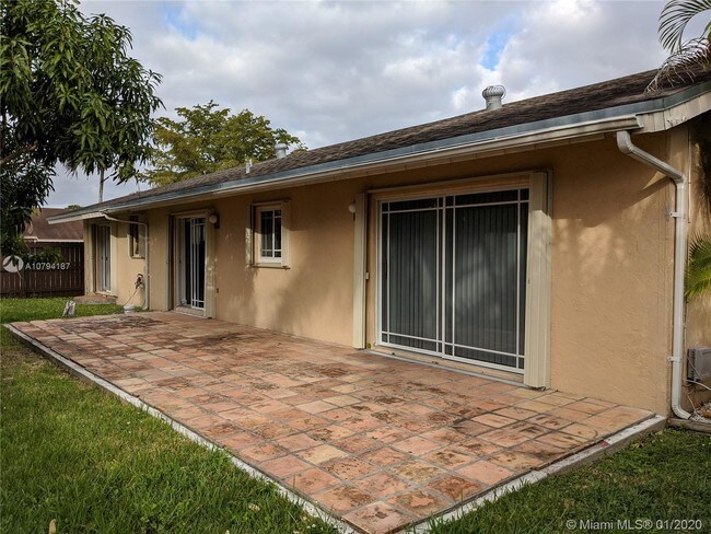 Building Photo - 10900 SW 139th Ave