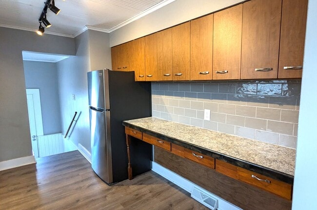 Building Photo - 1125 Pennoyer Ave