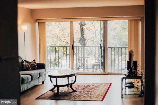 Building Photo - 1300 Army Navy Dr