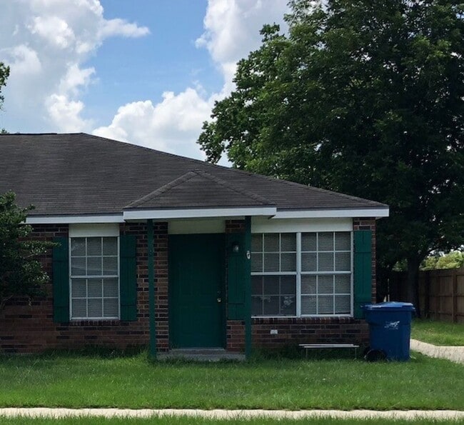 Building Photo - 303 Titan Dr