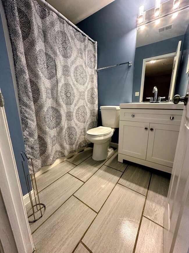 Building Photo - 3-Story End Unit Townhouse