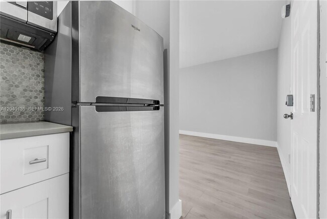 Foto del edificio - 6647 SW 59th Pl
