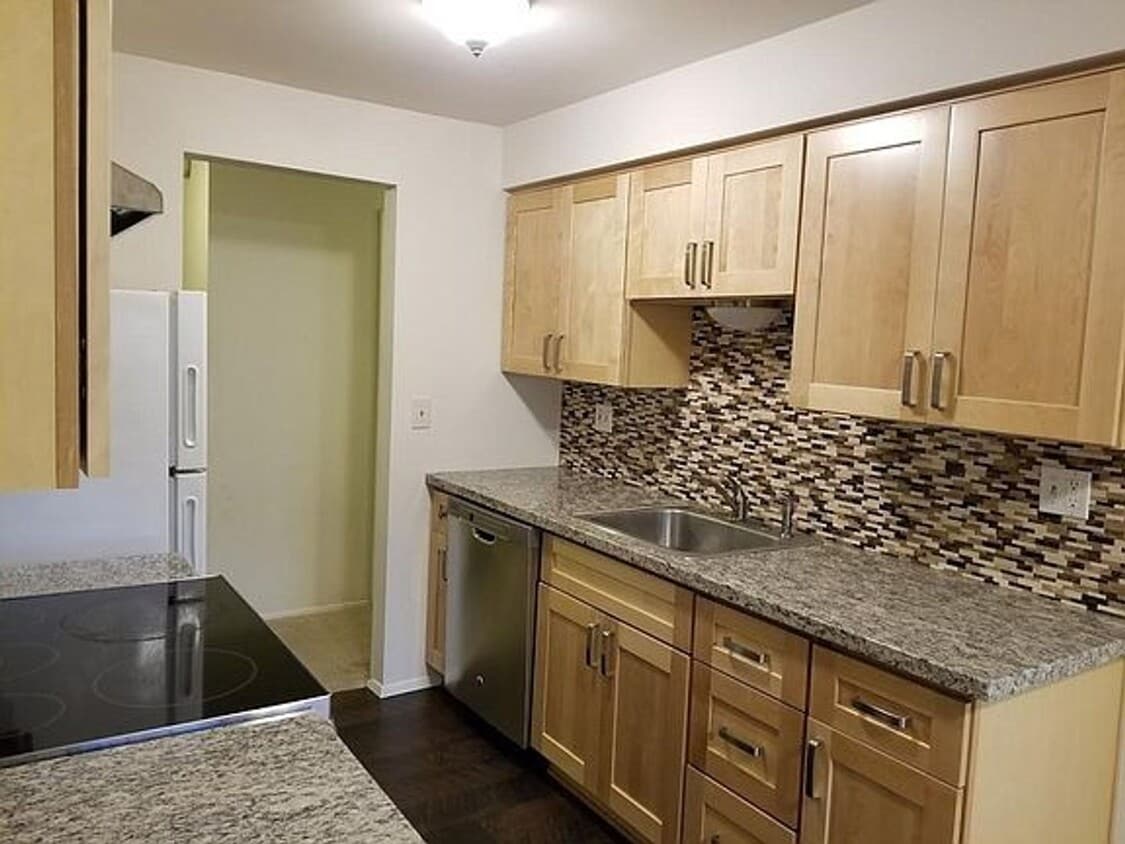 Primary Photo - Great Lake Sammamish condo