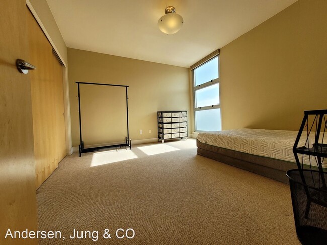 Building Photo - 3 br, 3 bath House - 690 Spruce St #201,