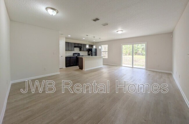 Foto del edificio - 8655 Bronson Ln