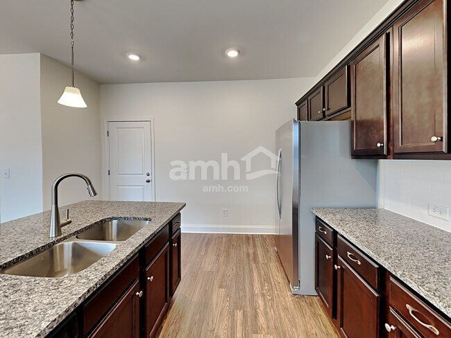 Foto del edificio - 8106 Brookbend Dr