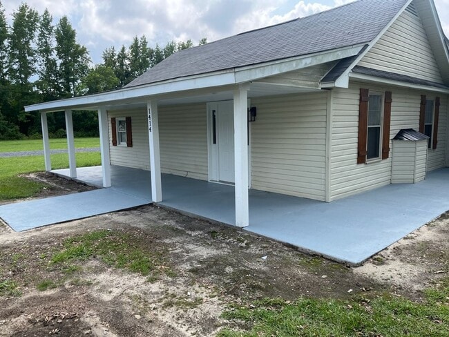 Building Photo - New Renovated Beauitful Home