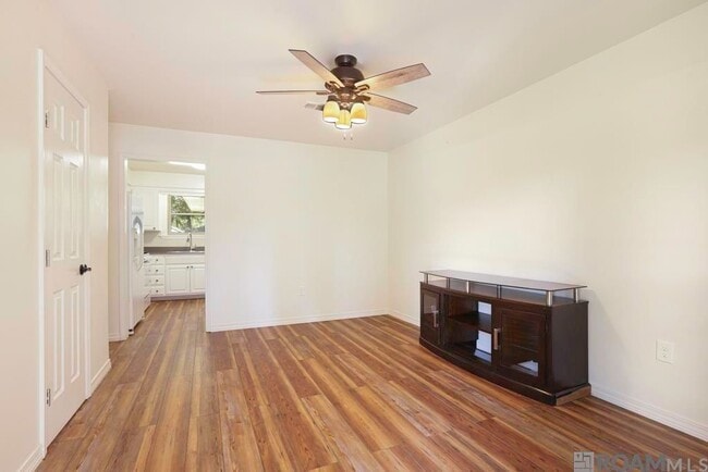 Foto del edificio - 911 Hatchell Ln