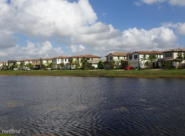 Building Photo - 725 SW 113th Way