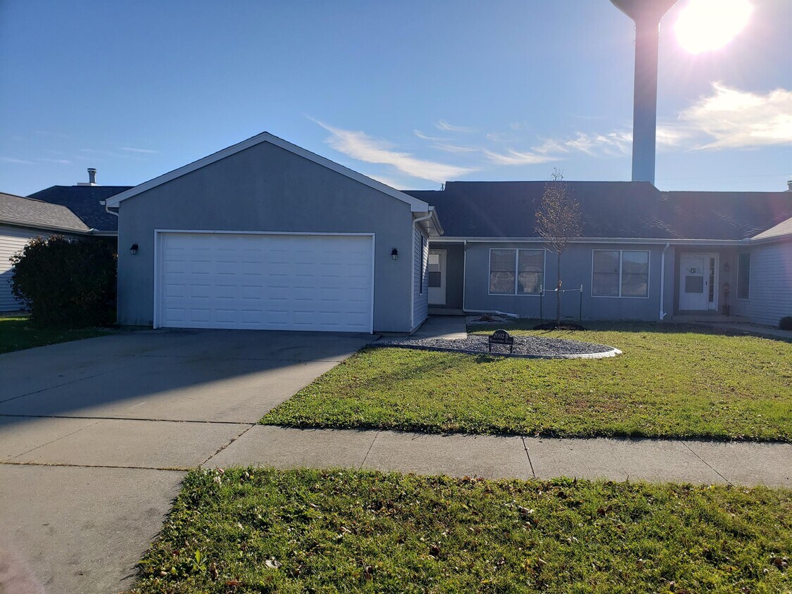 2002 Middletown Dr, Mahomet, IL 61853 Townhome Rentals in Mahomet IL