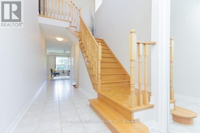 Building Photo - 150 Valentina Dr