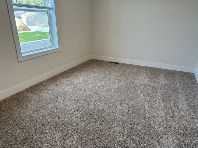 Building Photo - 422 Laurel Oak Ln