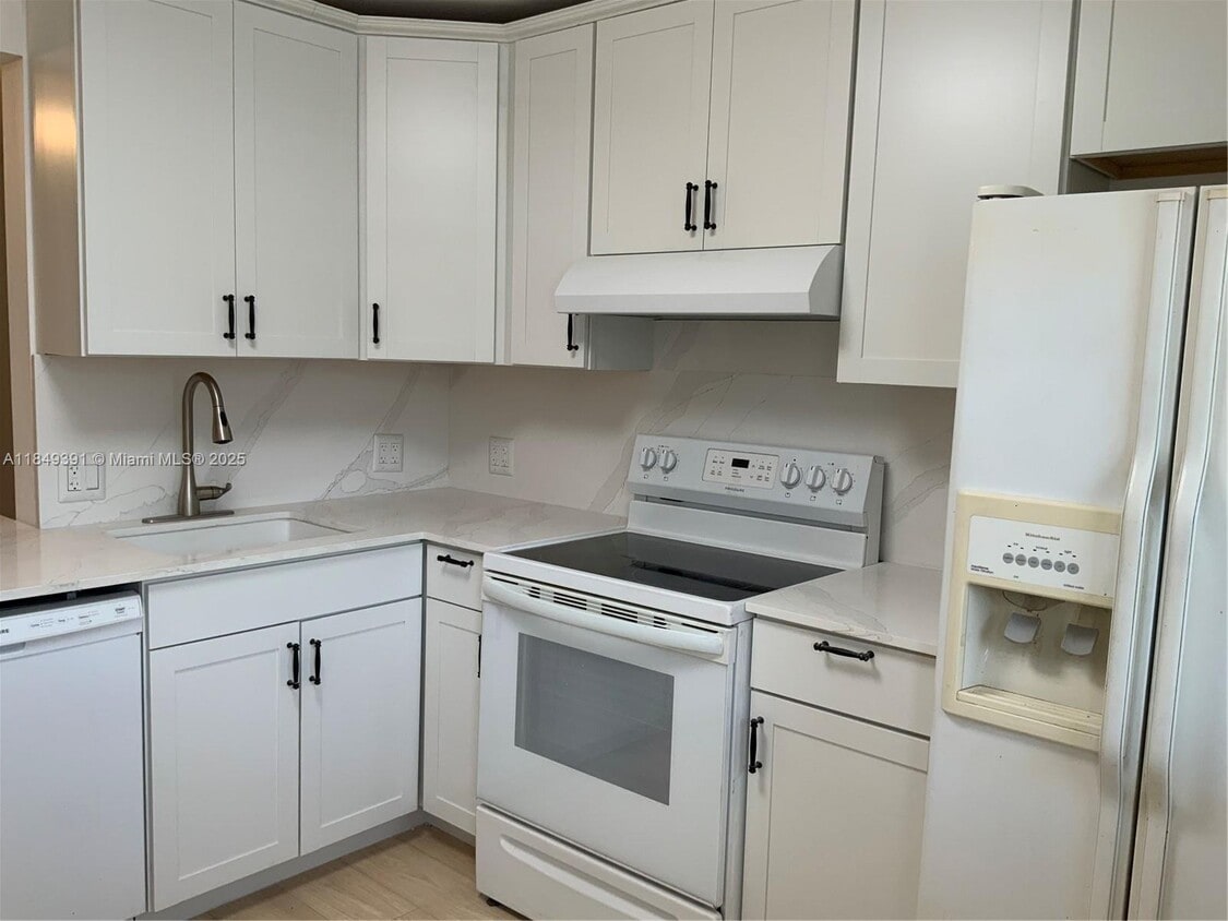 Foto principal - 443 NE 195th St
