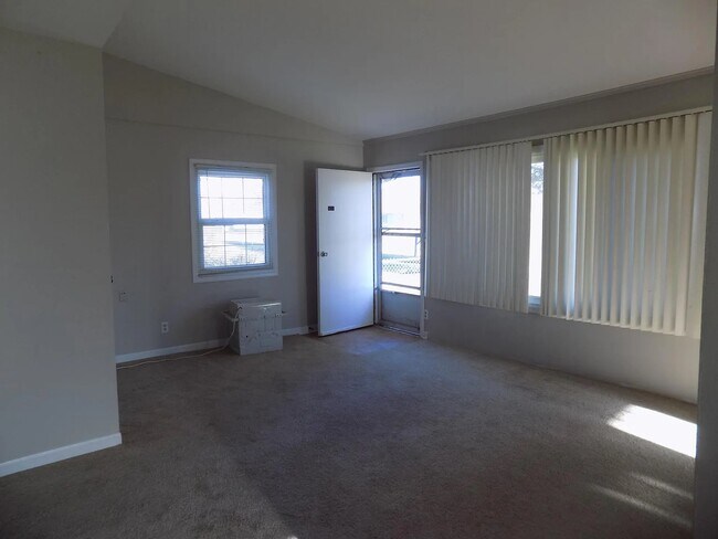 Foto del edificio - 1425 Evans Ave