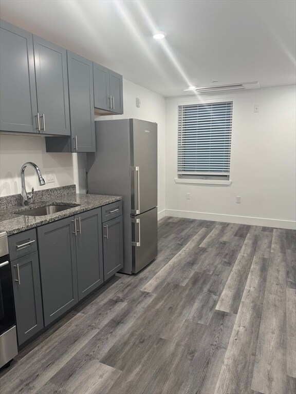 Foto del edificio - 585 Essex St