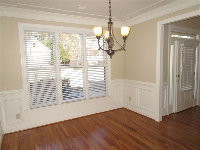 Building Photo - 2601 White Rose Dr