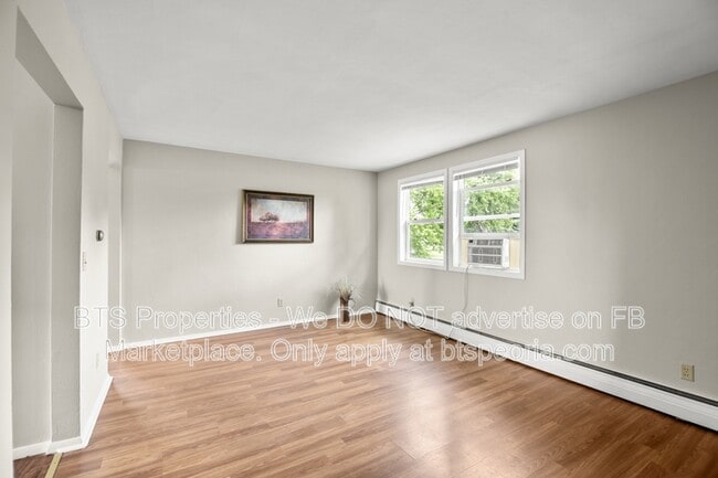 Building Photo - 305 N Pleasant View St