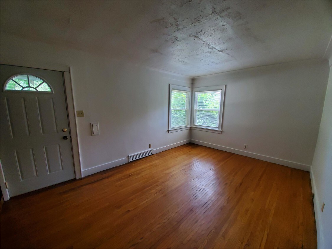 Primary Photo - 708 W 18th St