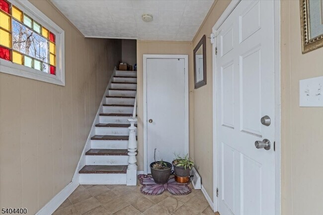 Building Photo - 32 W New St