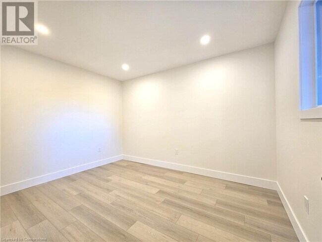 Building Photo - 404 Forest Hill Dr