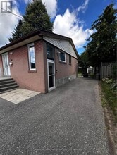 Building Photo - 927 Greenwood Crescent