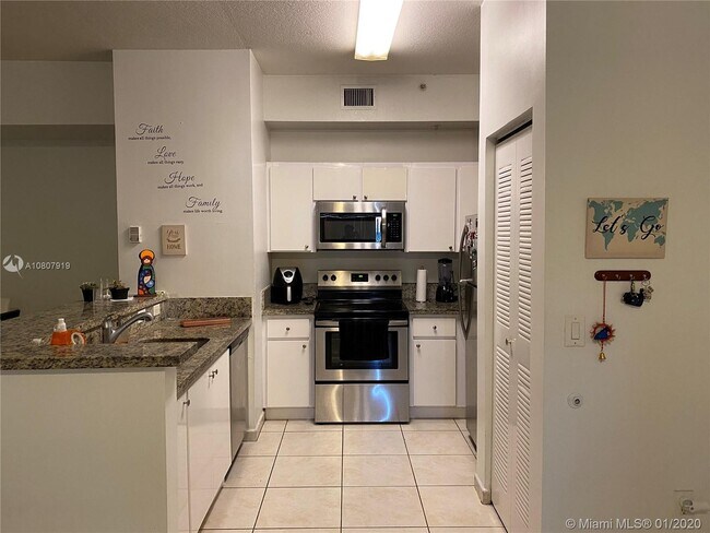 Foto del edificio - 7250 NW 114th Ave