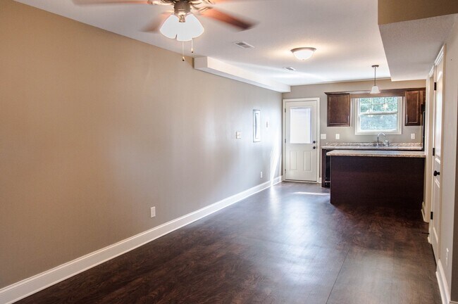 Foto del edificio - Pet Friendly Two Bedroom!