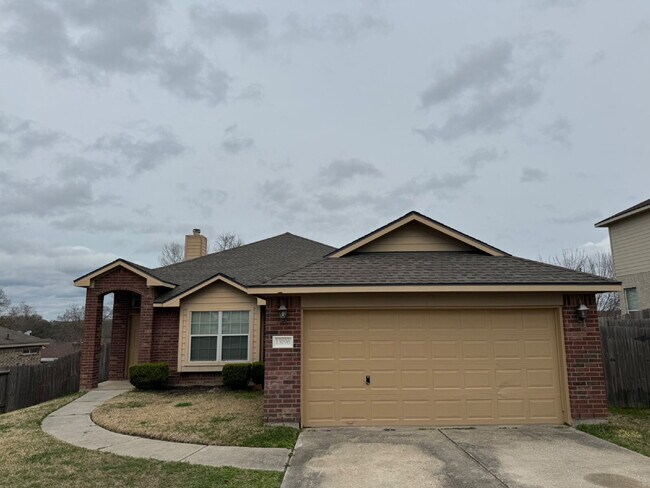Building Photo - Enjoy living in this single story 3 bedroom+office that has a closet so it could be a 4th bedroom...