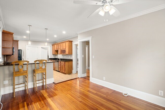 Foto del edificio - 226 E Cottage St
