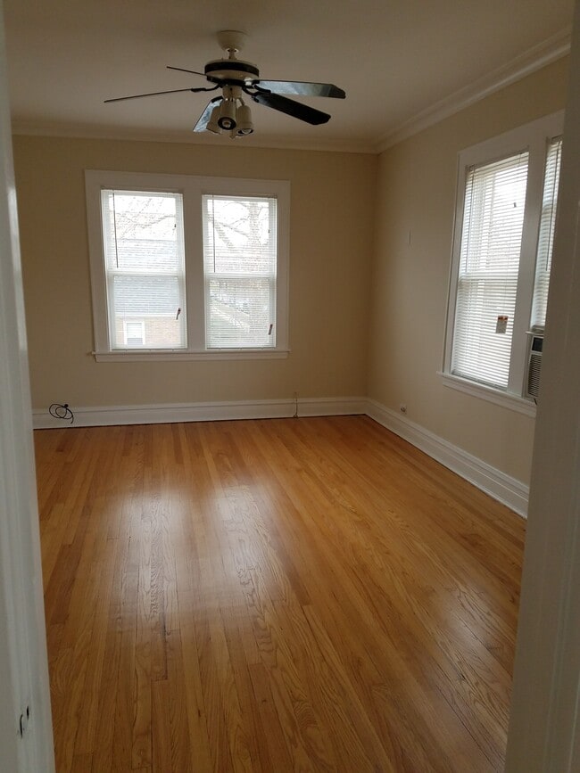 Building Photo - 4520 W Wellington Ave