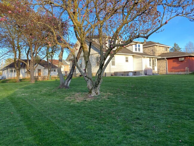 Building Photo - 2070 Lawfer Ave