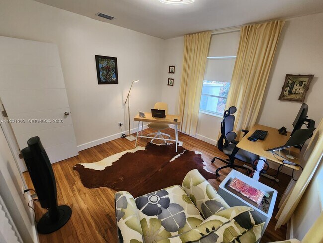 Foto del edificio - 831 Plover Ave