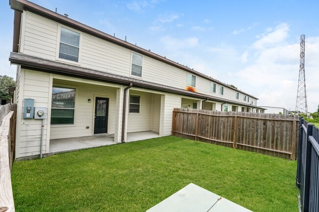 Building Photo - 6254 Brenwood Cir