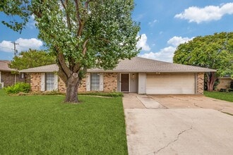 Building Photo - 1910 Aspen Dr