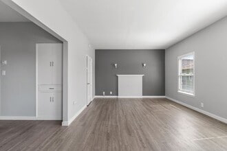 Building Photo - 2010 Pine Ave