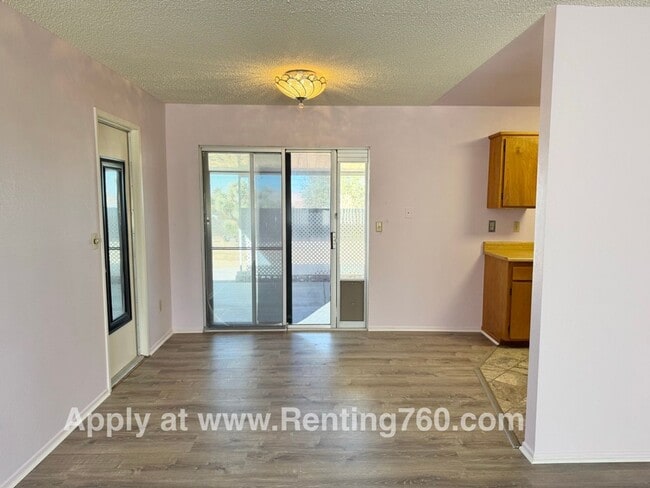 Building Photo - 2 Bed 1 Bath Home Near JT National Park