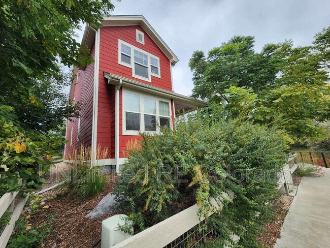 Photo - 612 Hoyt Ln House