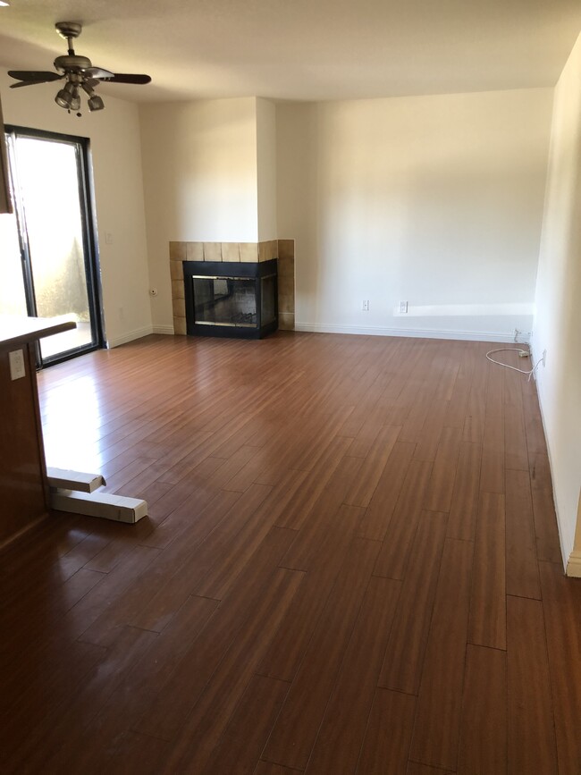 Building Photo - 3352 Oakhurst Ave