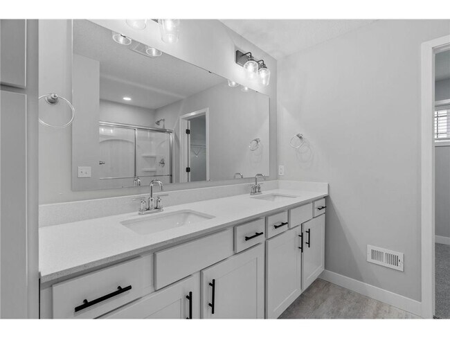 Foto del edificio - 5066 Lander Ave NE