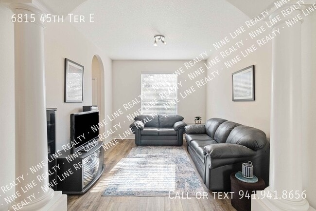 Foto del edificio - 6815 45th Terrace E