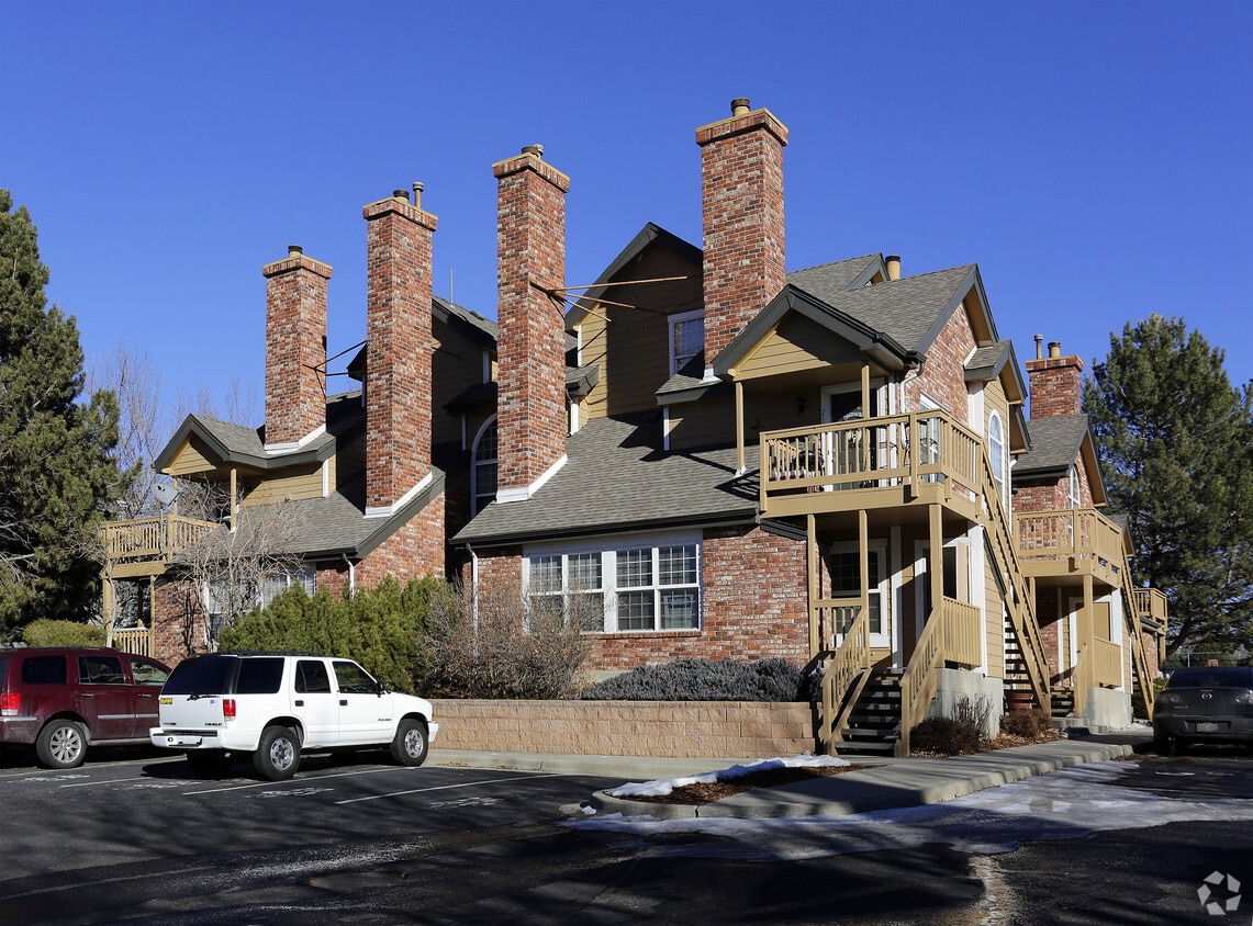 Sterling Commons Apartments in Aurora, CO