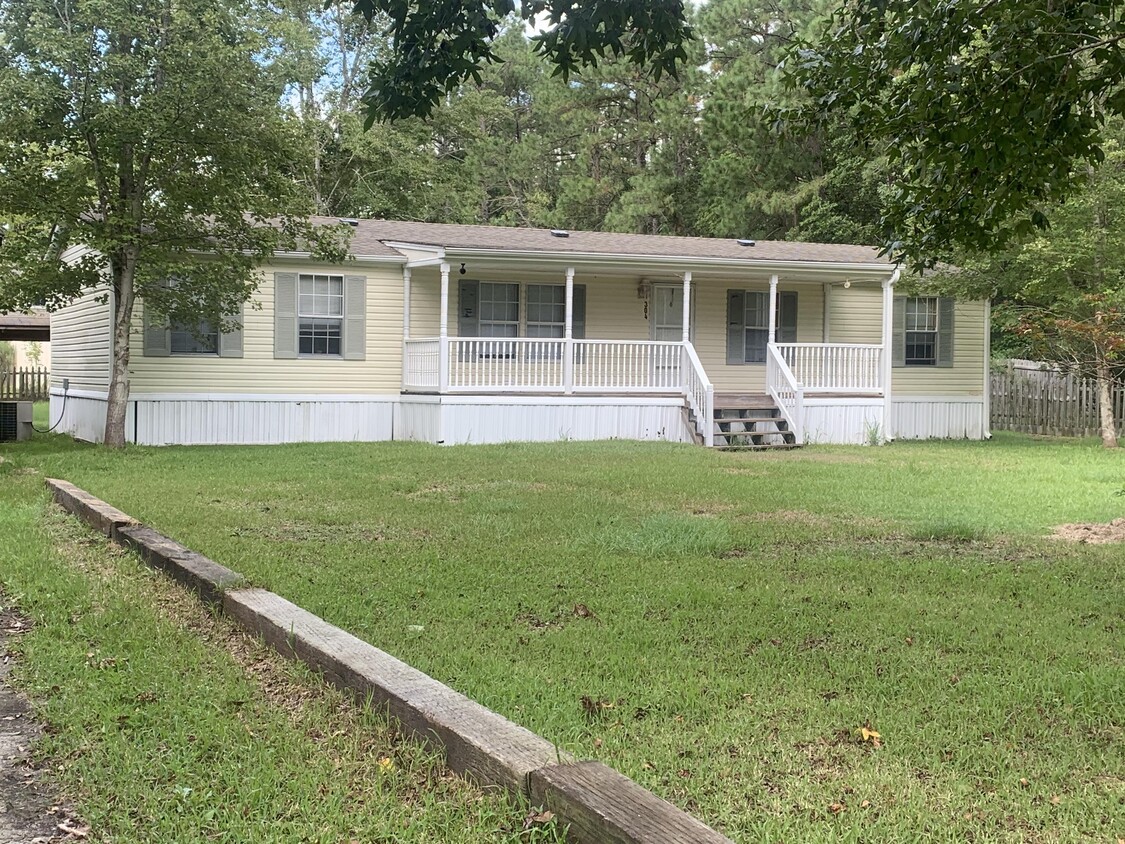Primary Photo - 304 Holiday Dr