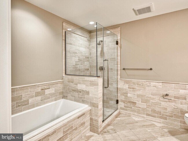 Foto del edificio - 2700 Woodley Rd NW