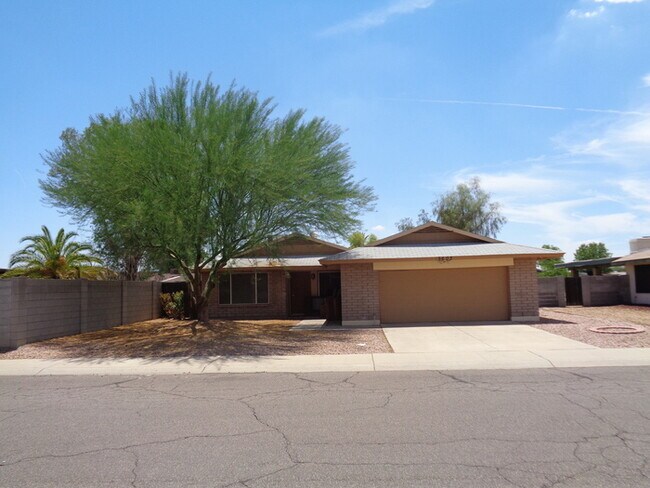 Foto del edificio - 5603 W Greenbriar Dr