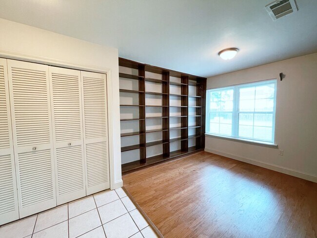 Foto del edificio - 3 Bedroom House off Siegen and Perkins!