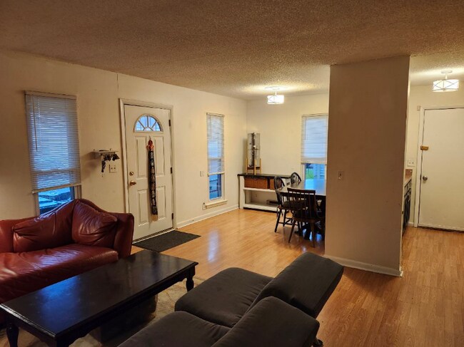 Foto del edificio - 821 Heritage Cir
