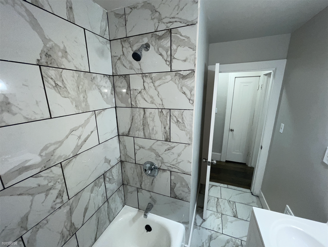Foto del edificio - 2 br, 1 bath Duplex - 184 Eastlawn St Firs...