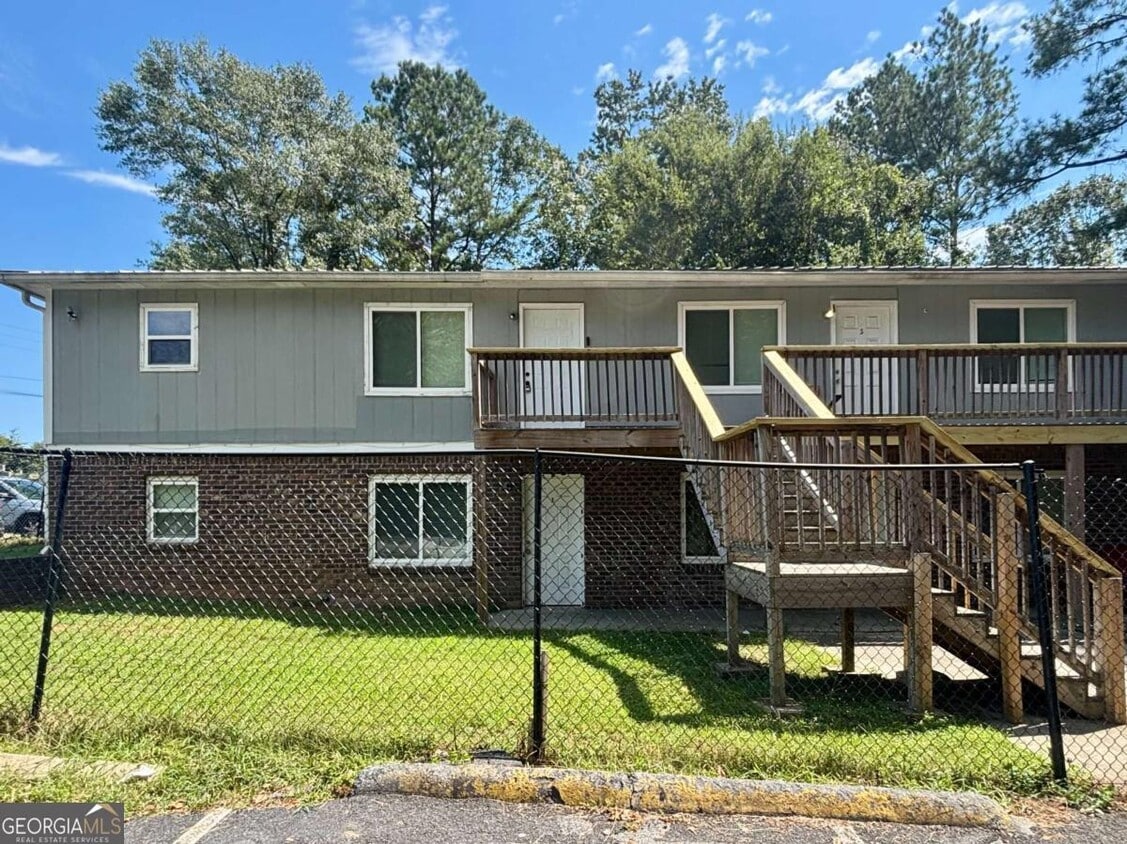 Foto principal - 6077 Pine St