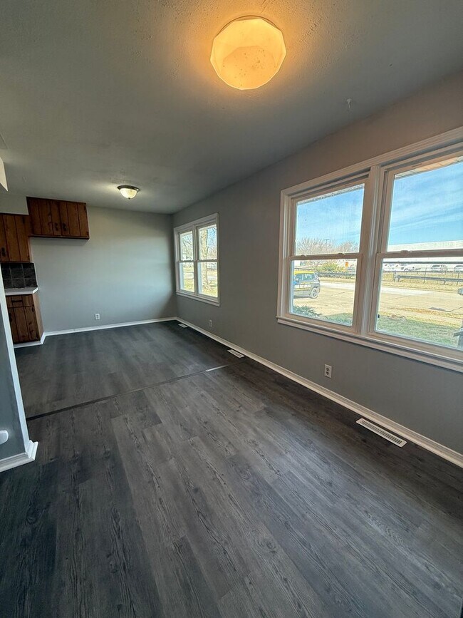 Foto del edificio - 2 Bed 1 Bath Duplex AVAILABLE NOW!!