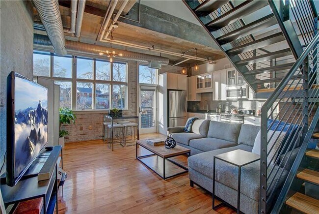 Building Photo - 640 Glen Iris Dr NE